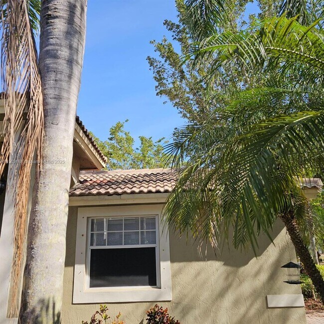 Building Photo - 4121 Sapphire Bend