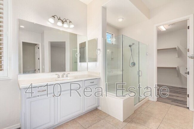 Building Photo - 4652 E Donato Dr
