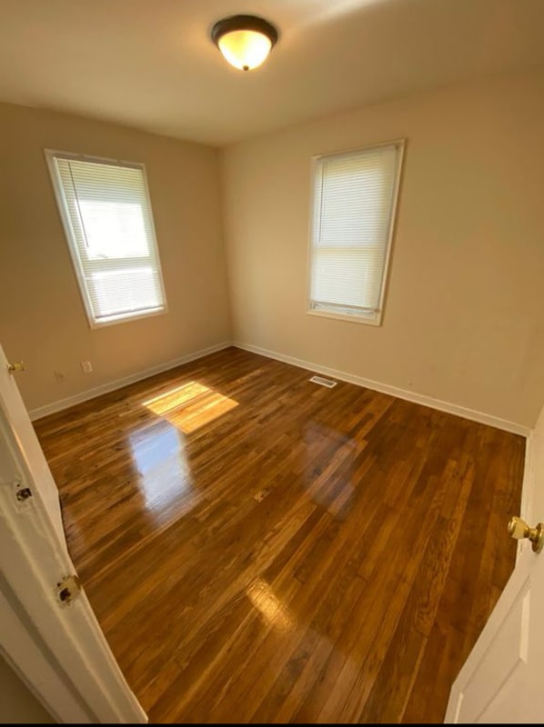 Building Photo - 3915 E Chatham Dr