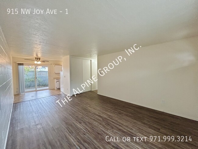 Building Photo - Single Level, 2 Bedroom by Cornell/NW Murr...