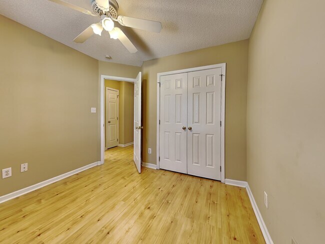 Building Photo - 9021 Cinnabay Dr
