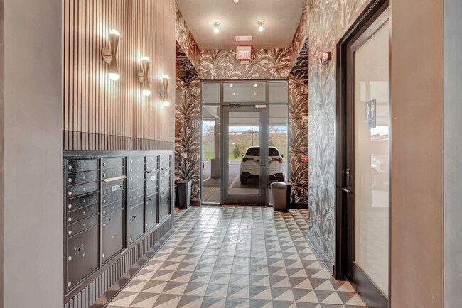 Building Photo - 245 Hermitage Ave