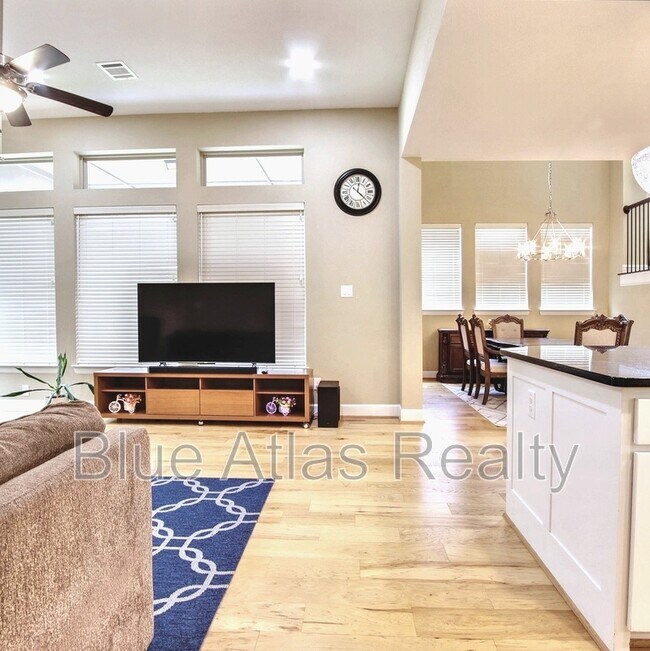 Building Photo - 4983 Stornoway Dr