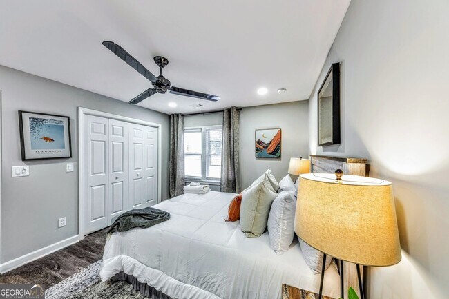 Building Photo - 6230 Love St