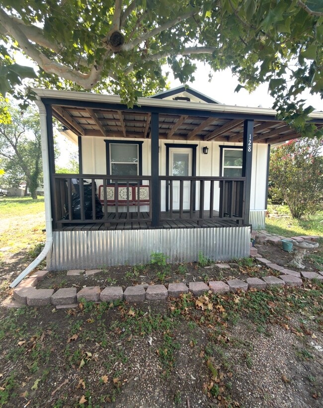 Building Photo - 128 Gonzales St