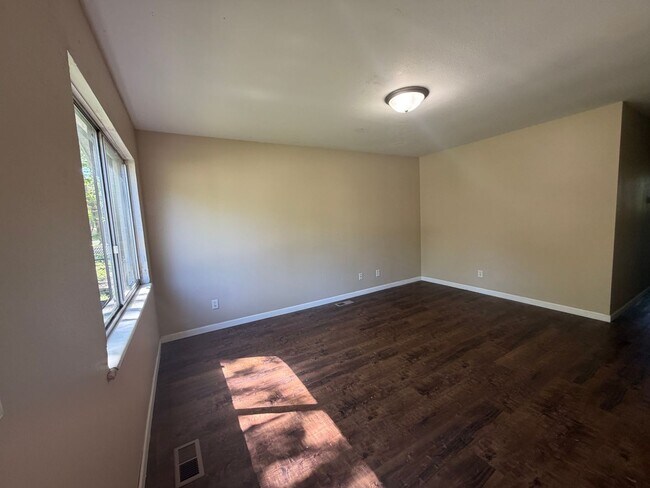 Building Photo - 1109 Austin Dr