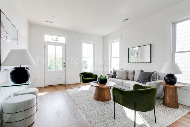 Building Photo - 211 E 15th St