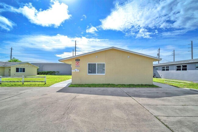 Building Photo - 357 Phippen Waiters Rd