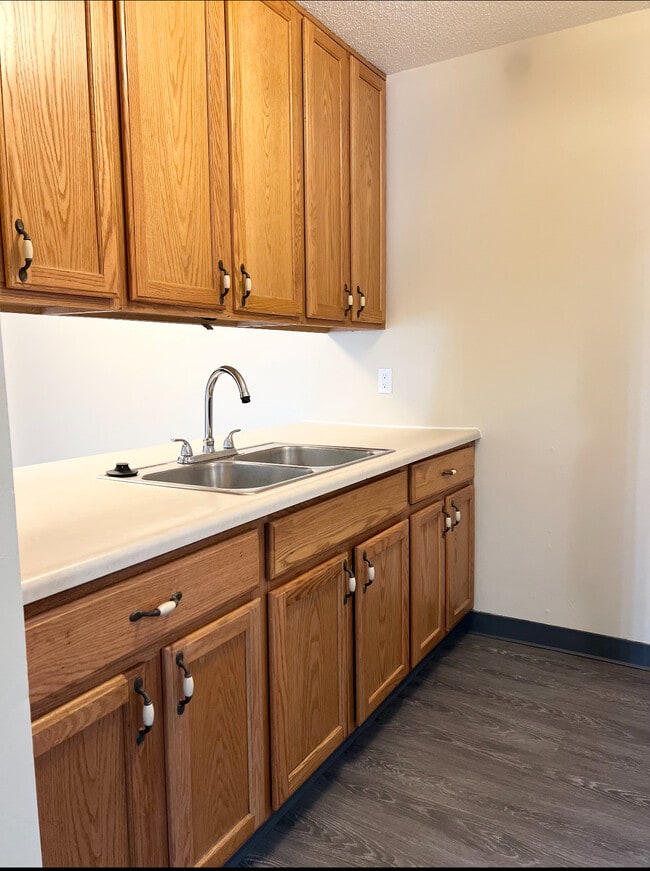 Building Photo - Brookwood Manor