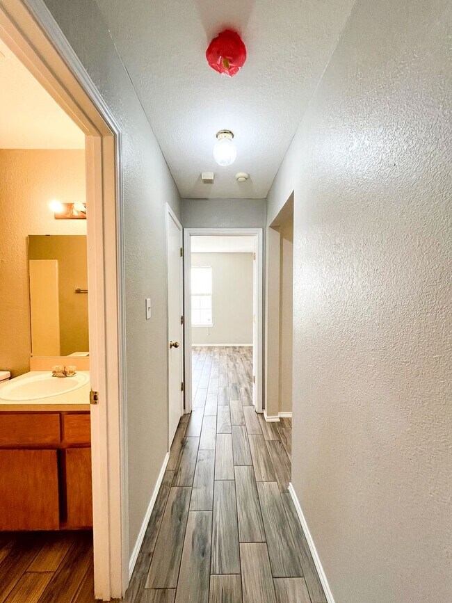 Building Photo - Available NOW Beautiful 1 story, 3 bedroom, 2 bath home. This is exactly what you have been looki...