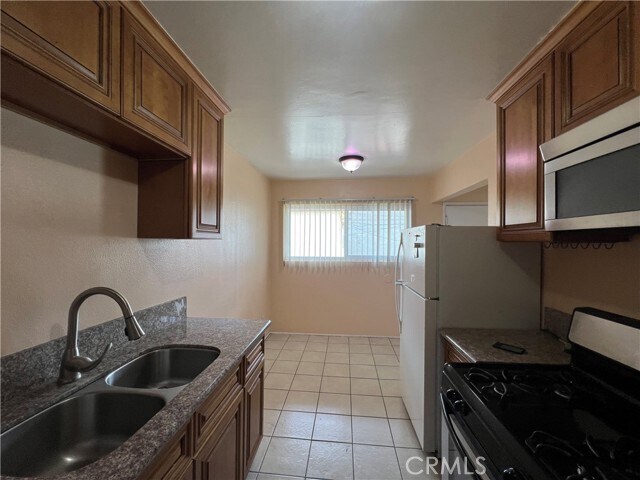 Building Photo - 4387 W 134th St