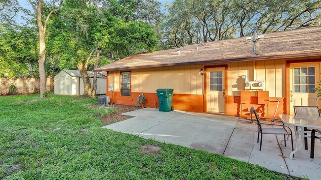 Building Photo - 1800 Poinsettia Ave