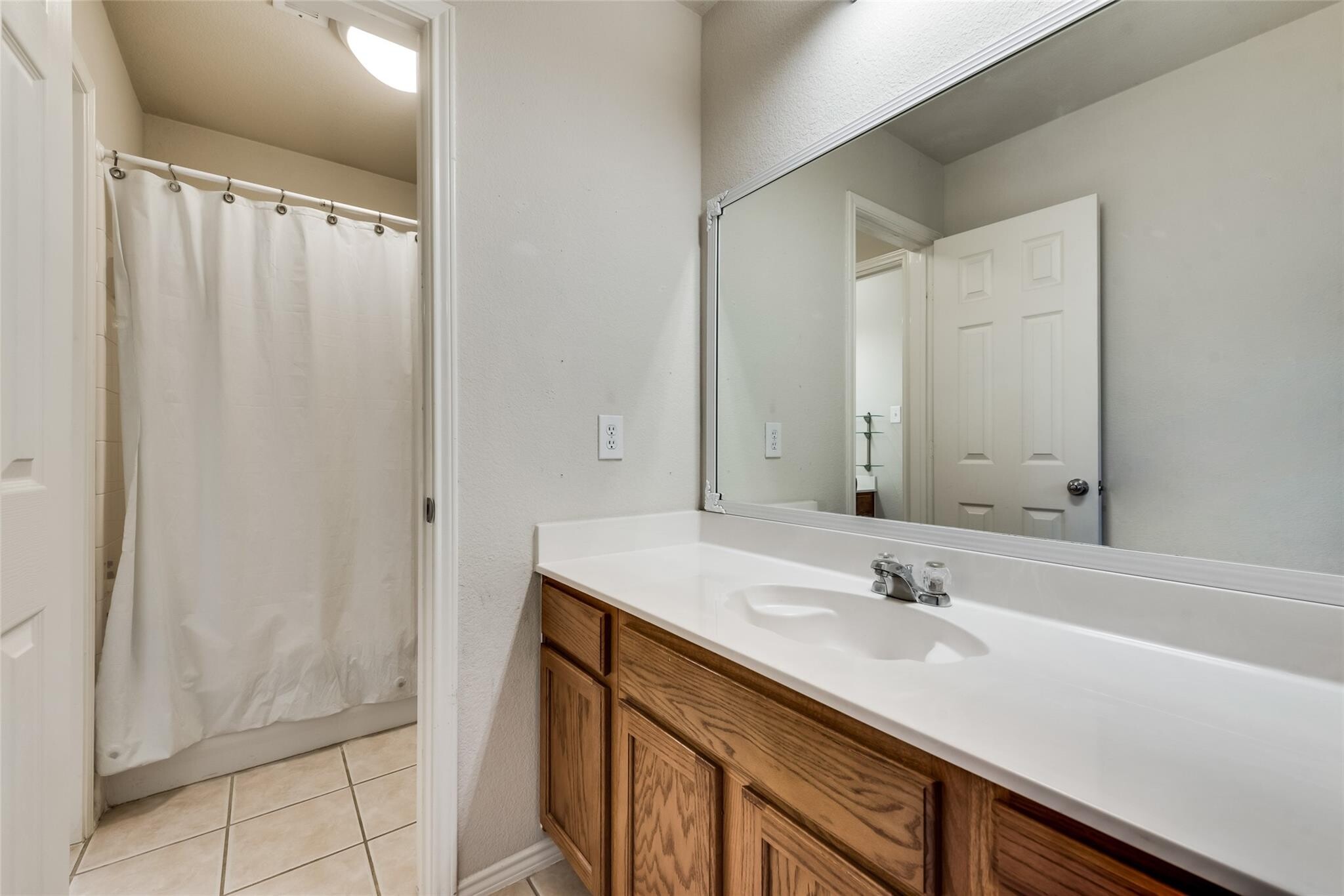 Building Photo - 2431 Fieldcrest Dr
