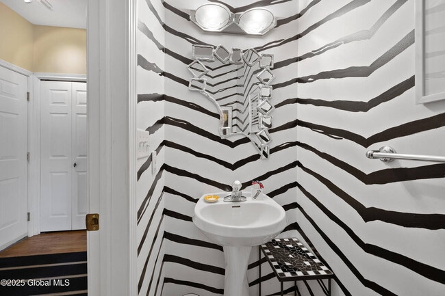 Building Photo - 91 Vista Dr