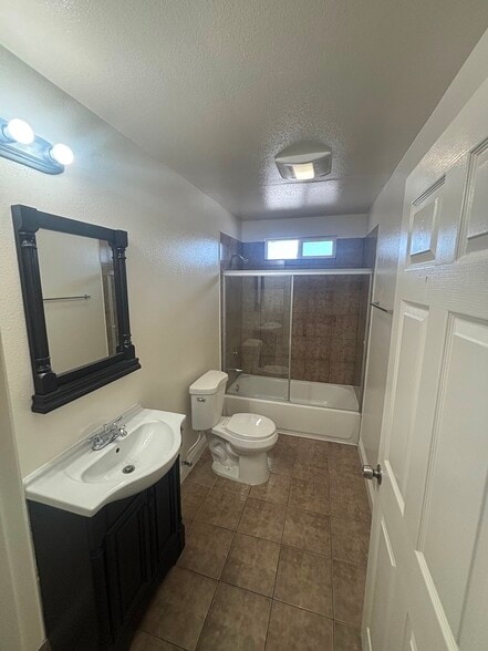 Building Photo - 1229 W 60th St