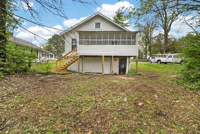 Building Photo - 225 Sunset Ave