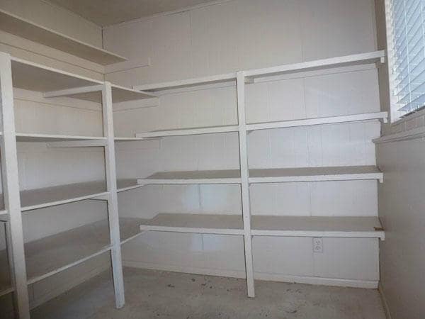 Building Photo - 4 bedroom home  - Dog Friendly!