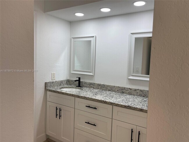 Building Photo - 2961 SW 87th Ave