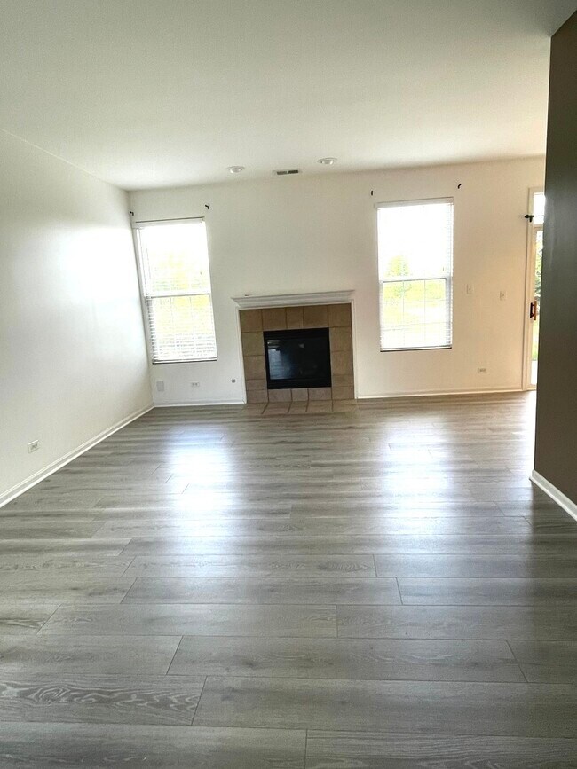 Building Photo - 541 Springbrook Trail N