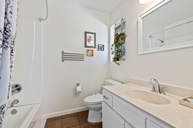 Building Photo - 3760 39th Ave