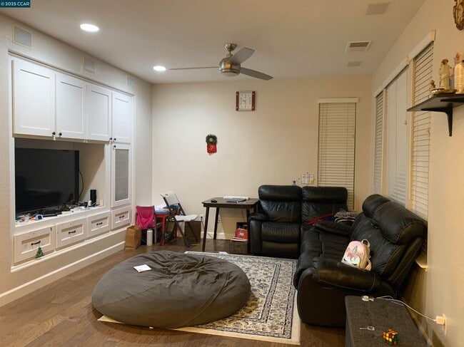 Building Photo - 4012 Gallaup Ct