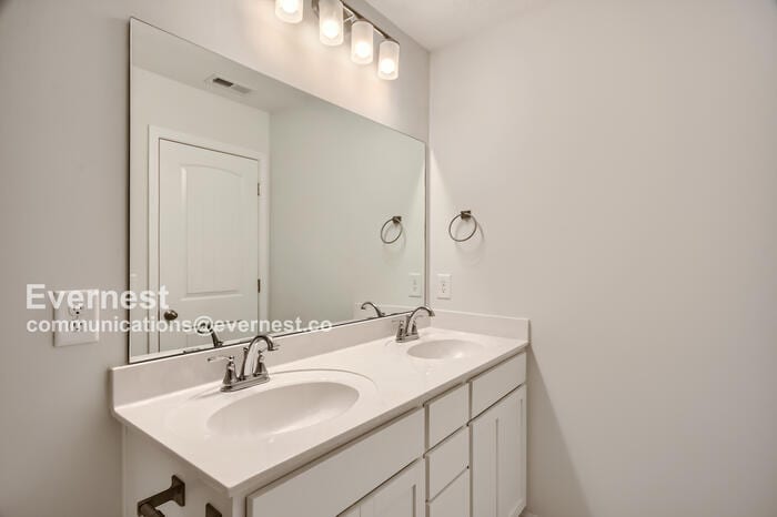 Building Photo - 307 Raines Ct