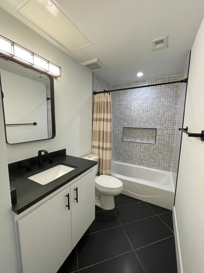 Building Photo - 1312 13th St NW