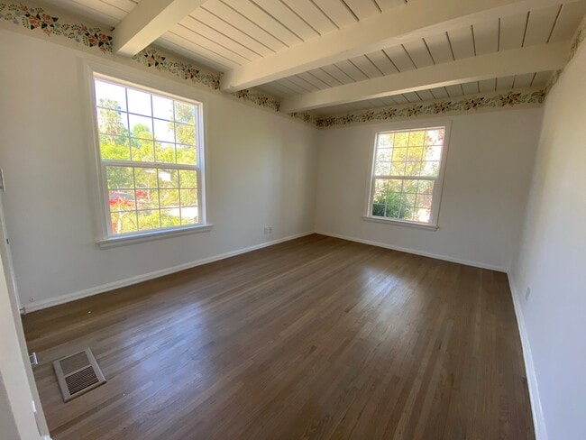 Building Photo - 19 Buckskin Ln