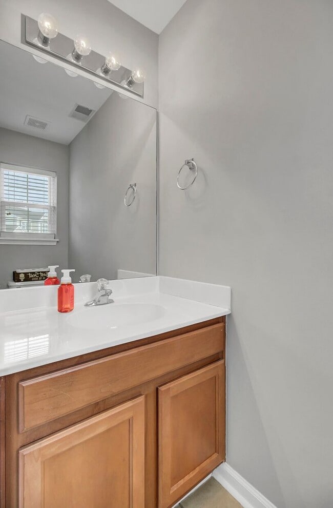 Building Photo - Premier Living With Dual Primary Suites & Community Comforts