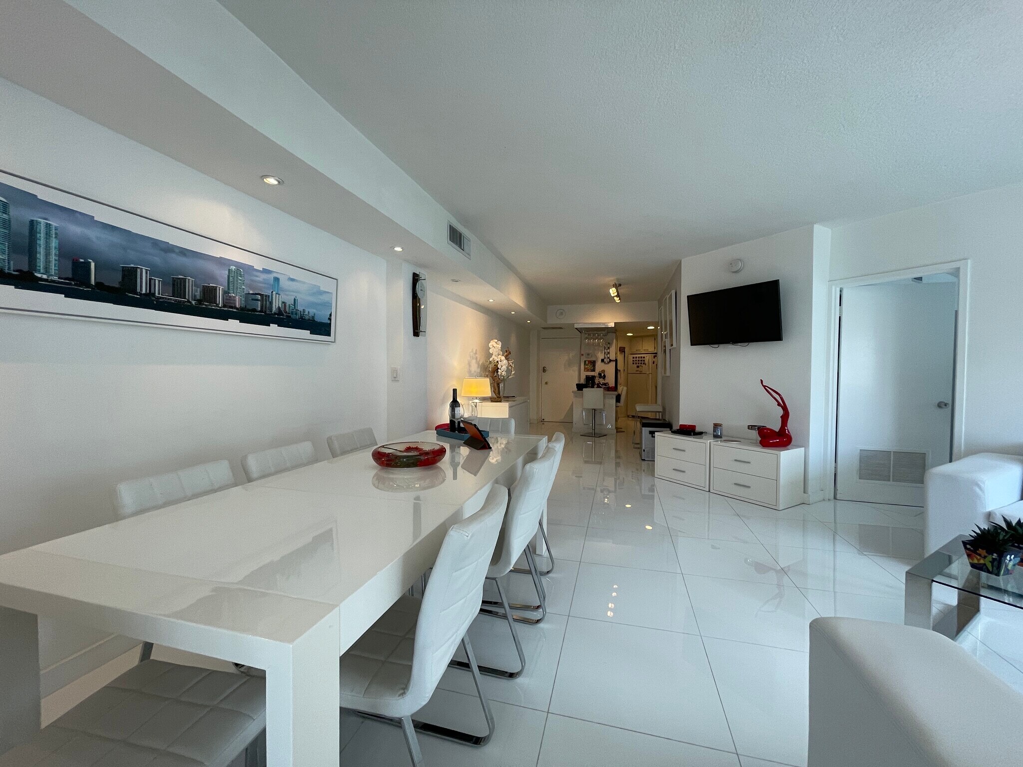 Building Photo - 801 Brickell Bay Dr