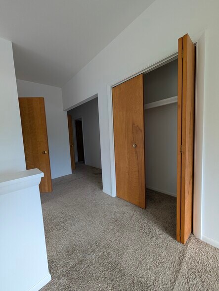 Building Photo - 1466 Bemidji Dr