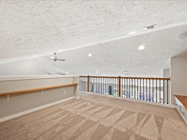 Building Photo - 617 Esperanza Ct