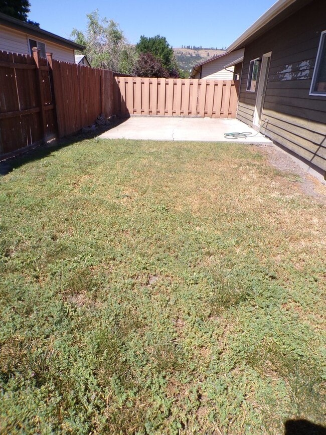 Building Photo - 2228 Jakob Ave