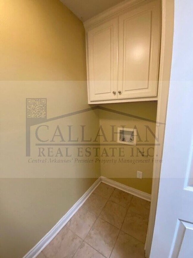 Building Photo - Cabot 3 bedroom with extra garage