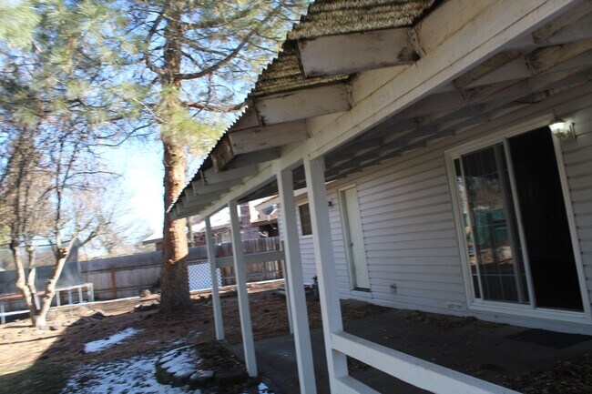 Building Photo - 5265 Golden Ct