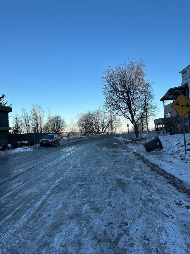 Building Photo - 521 N St