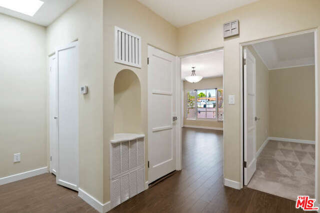 Building Photo - 1152 S Point View St