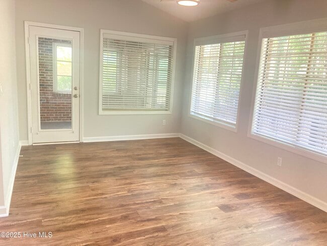 Building Photo - 8 Sand Dollar Dr
