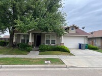 Building Photo - Beautiful 4 bedroom home