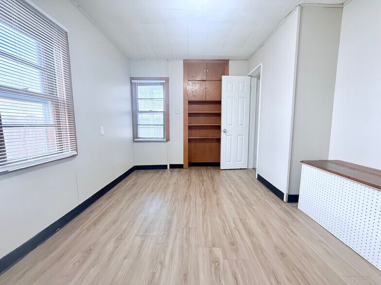 Bed #2 - 321 Clay St