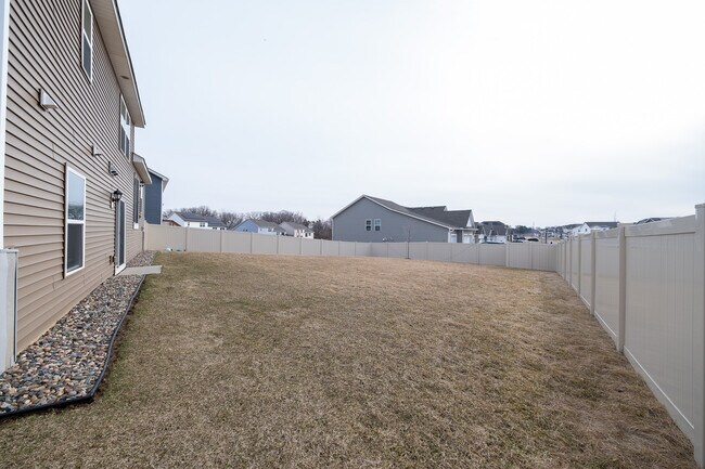 Building Photo - 5109 Mustang Dr