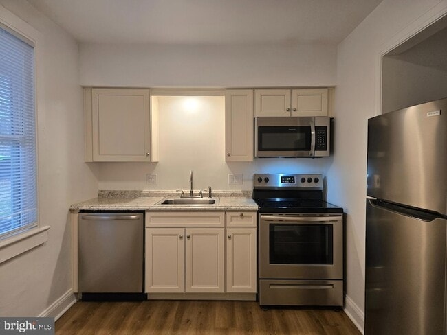 Building Photo - 735 S Kent St