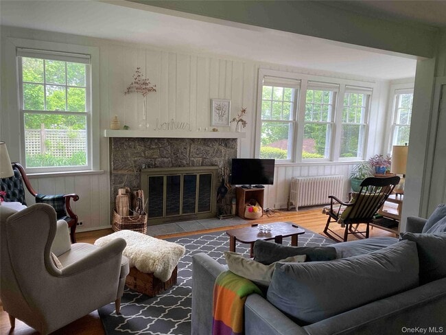 Building Photo - 161 W 15th Ave