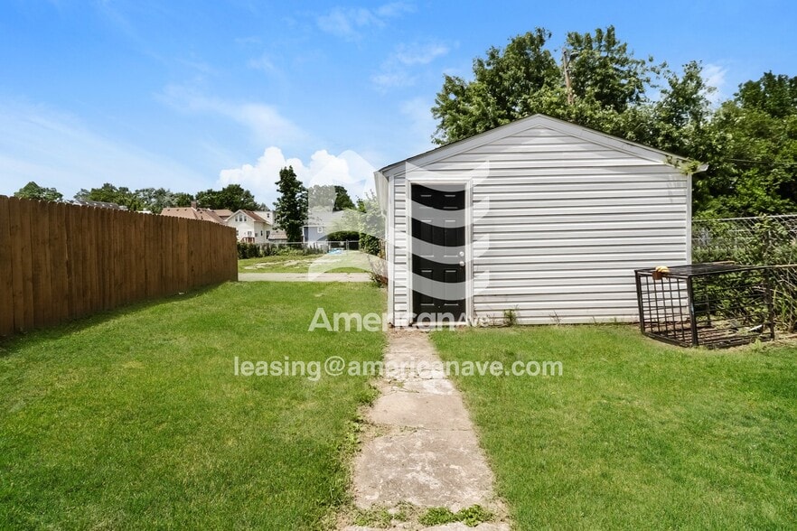 Building Photo - 624 S 38th St