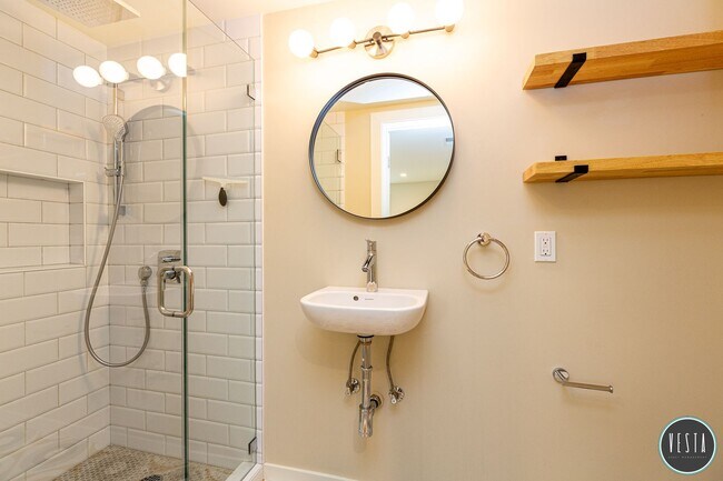 Building Photo - Exceptional Mid-Century 3BR Home in One of San Francisco's Hidden Gems