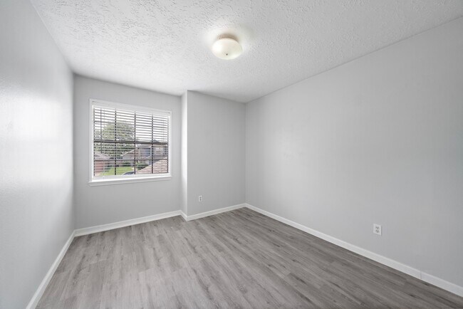 Building Photo - 13938 Plantation Valley Dr
