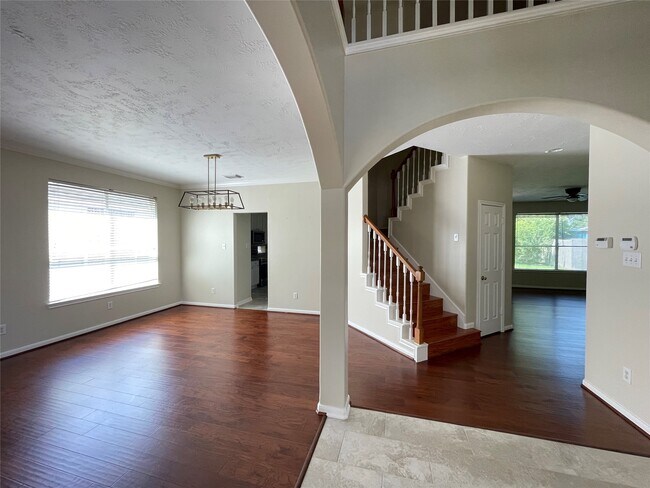 Building Photo - 23807 River Pl Dr