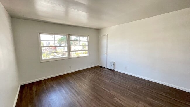 Building Photo - Beautiful Belmont Heights Studio for Rent!