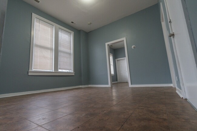 Building Photo - 1701 W 35th St