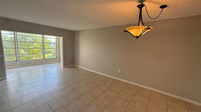 Building Photo - 8500 Sunrise Lakes Blvd